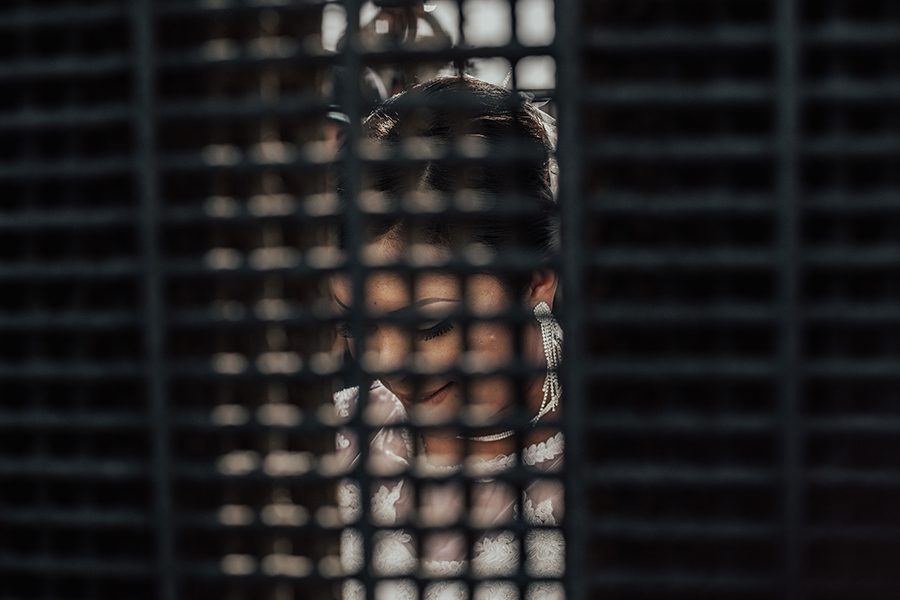 Evelia Houston espera en el lado de Tijuana para casarse con Brian Houston.